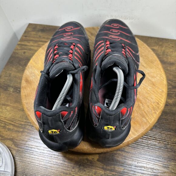 Athletic_Shoes